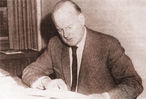 Business executive Derek Haysom faught a brave battle with the knife-wielding madman, who afterwards painted an inverted triangle in his victim´s blood.