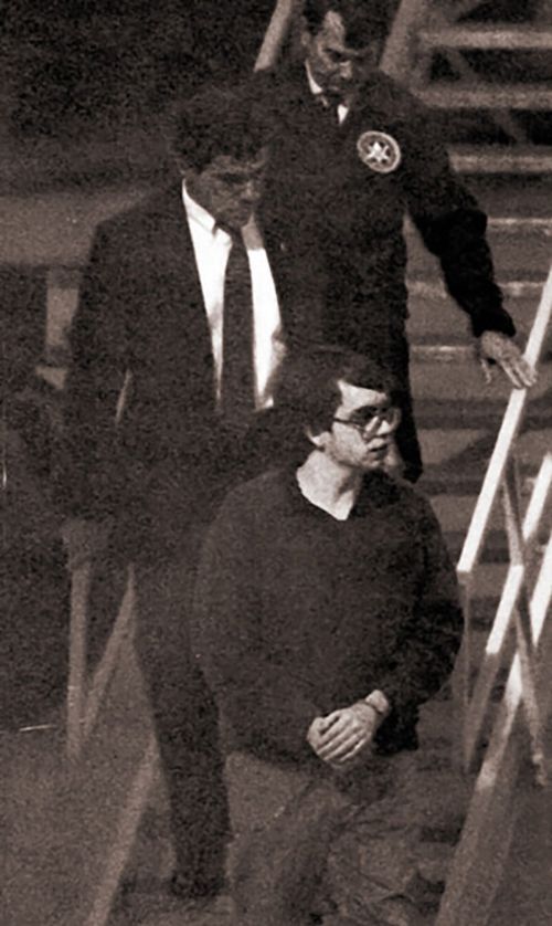 Jens Soering leaves the plane after his flight to the USA from England in January 1989.