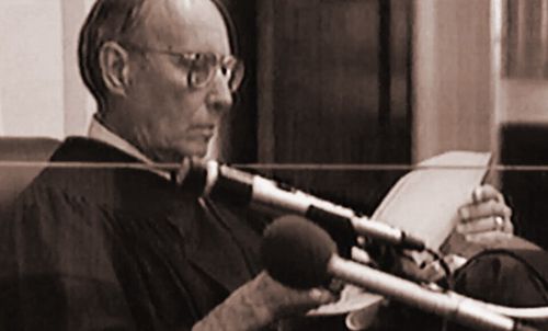 Judge William W. Sweeney reads the sentence and statement to Elizabeth Haysom at the conclusion of her trial in October 1987. Judge Sweeney presided over the trials of both Elizabeth Haysom and Jens Soering.